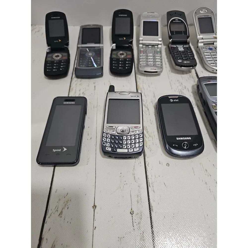 Vintage Cell Phone Lot of 13 Nokia Motorola  Samsung Sprint PCS Untested